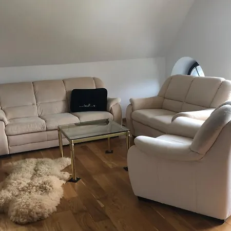 Neu Renovierte In Alter Schule Hattgenstein