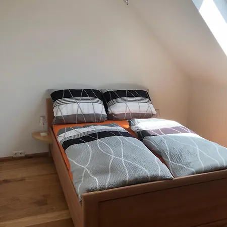 Neu Renovierte In Alter Schule דירה *