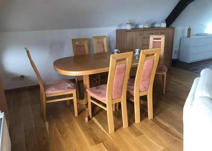 Neu Renovierte In Alter Schule Apartment Hattgenstein